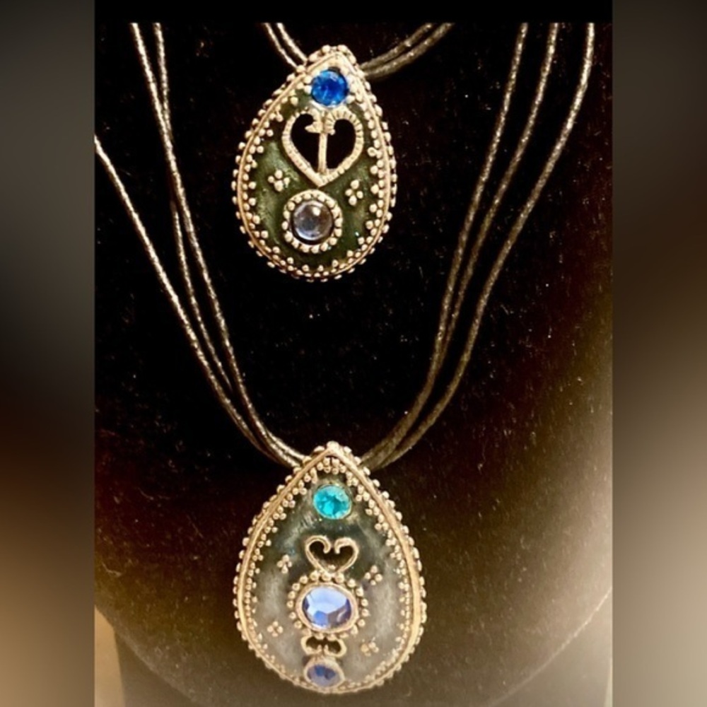 Teardrop pendant two-tier necklace